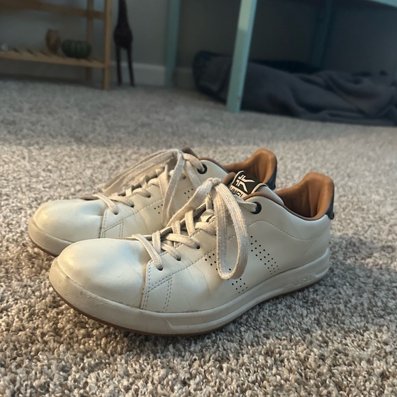 KURU ROAM Sneaker White with Black Detail Size 9 - Picture 1 of 4